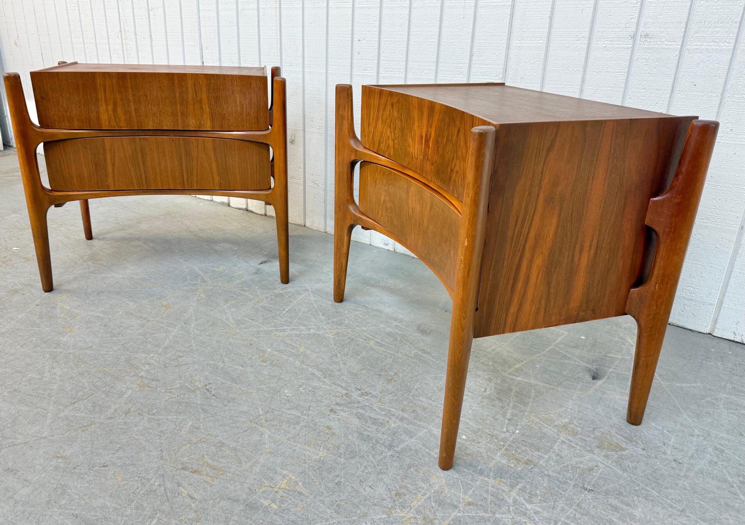Mid-Century Swedish Modern William Hinn Sculptural Walnut Nightstands – Set of 2