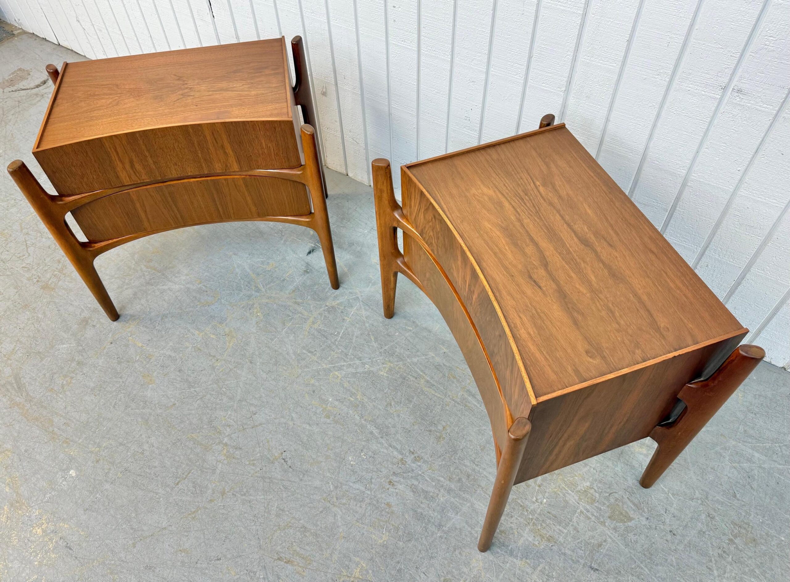 Mid-Century Swedish Modern William Hinn Sculptural Walnut Nightstands – Set of 2