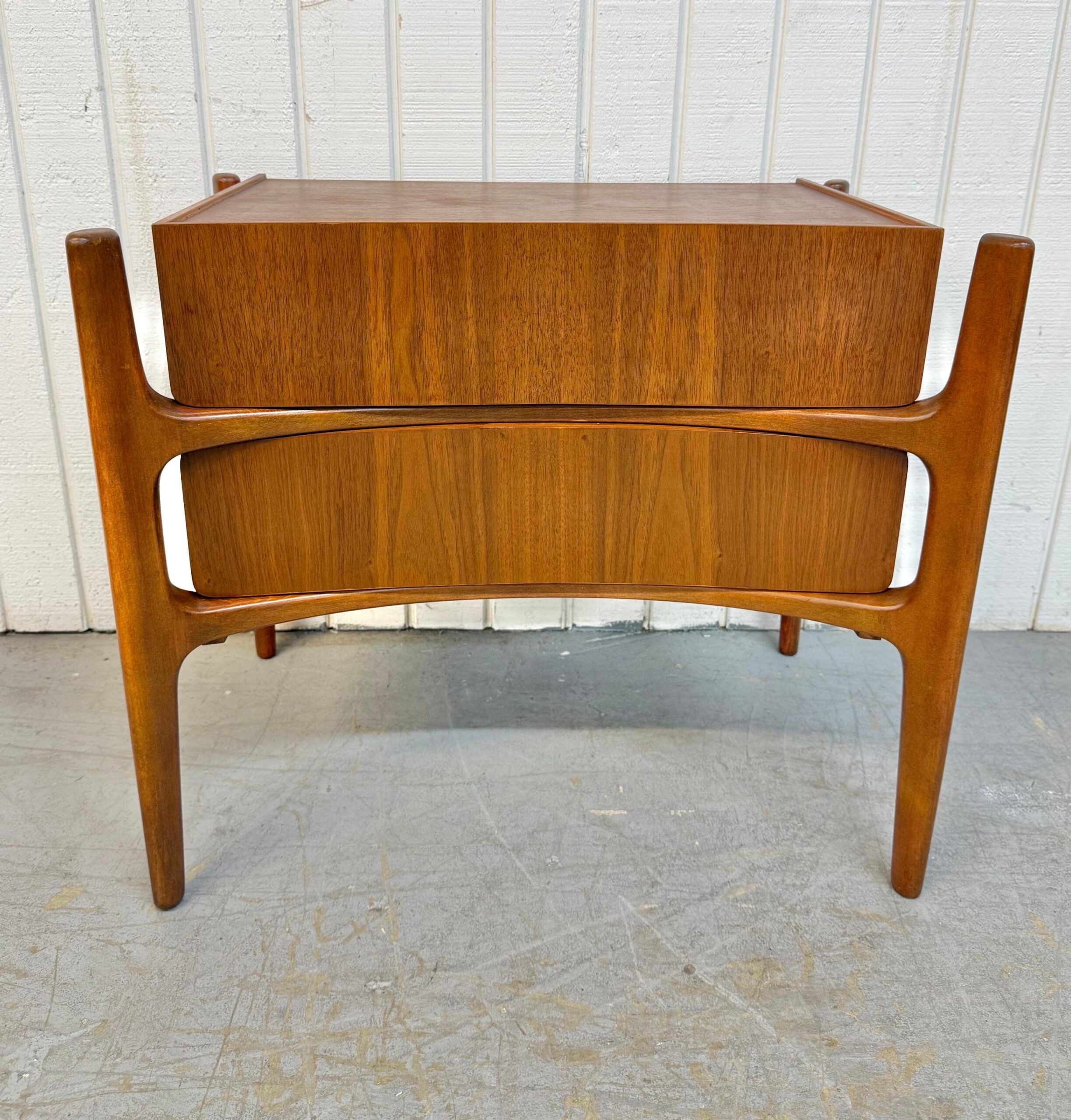 Mid-Century Swedish Modern William Hinn Sculptural Walnut Nightstands – Set of 2