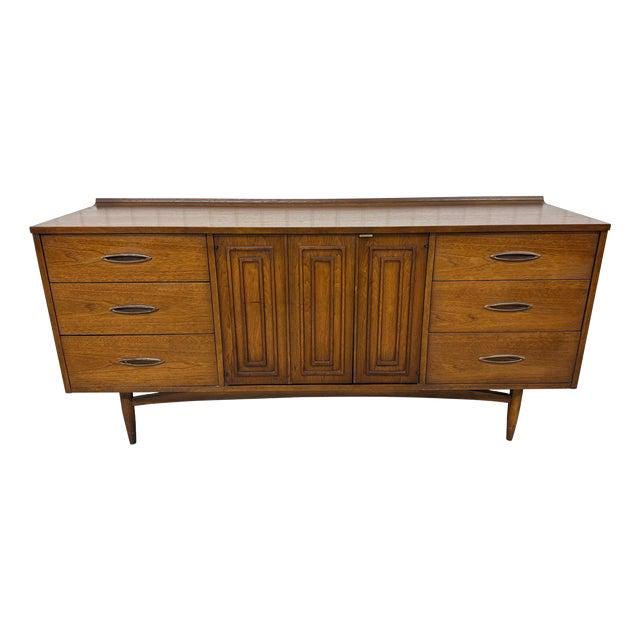 Mid-Century Modern Broyhill Sculptra Walnut 9-Drawer Dresser