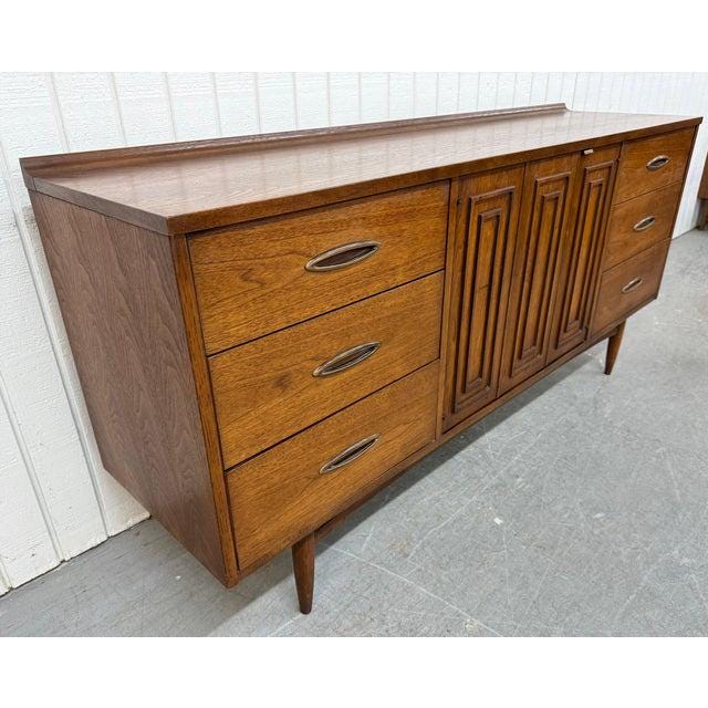 Mid-Century Modern Broyhill Sculptra Walnut 9-Drawer Dresser - Image 2