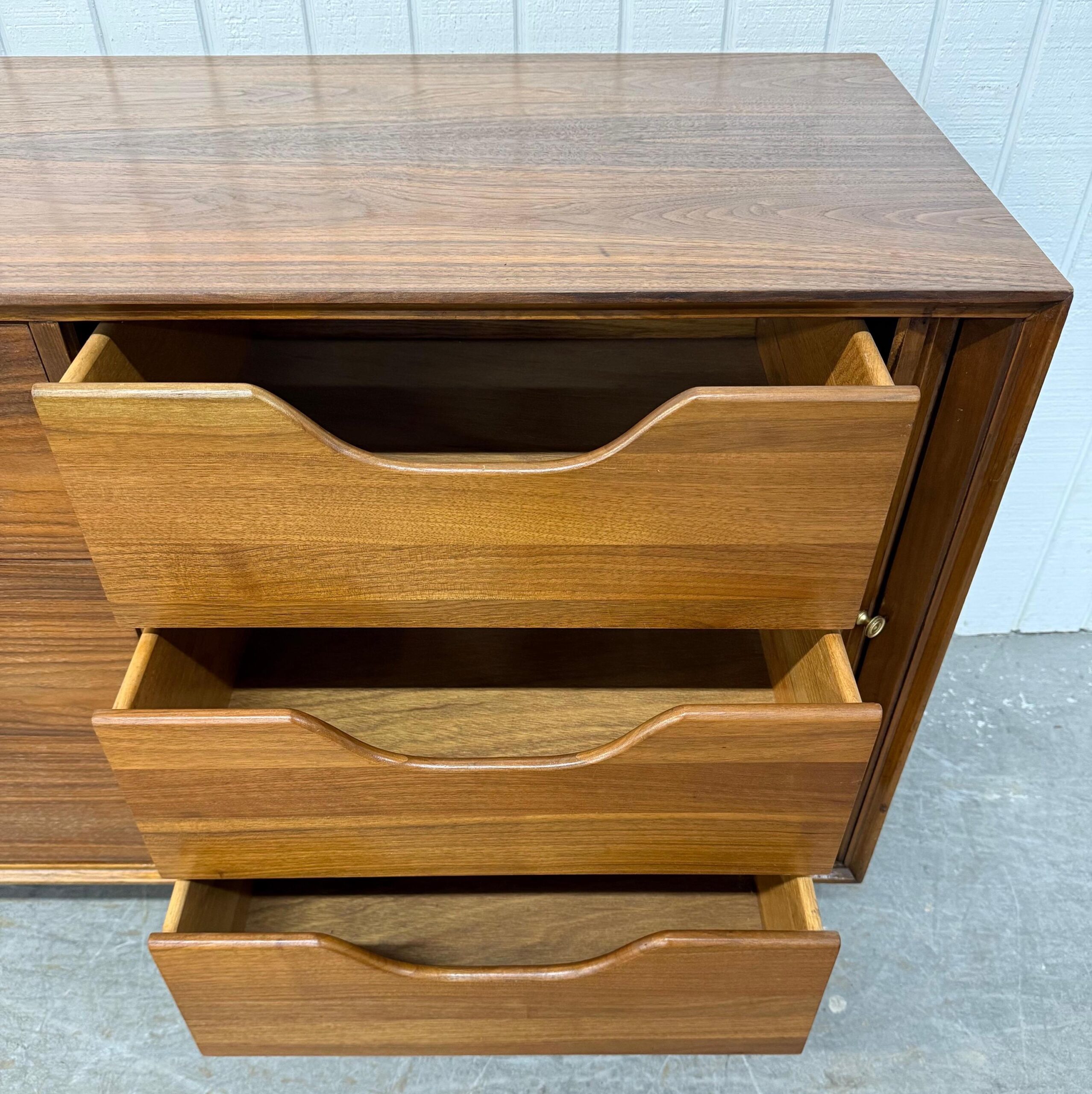 Mid-Century Modern 9-Drawer Walnut Tambour Dresser - Image 7