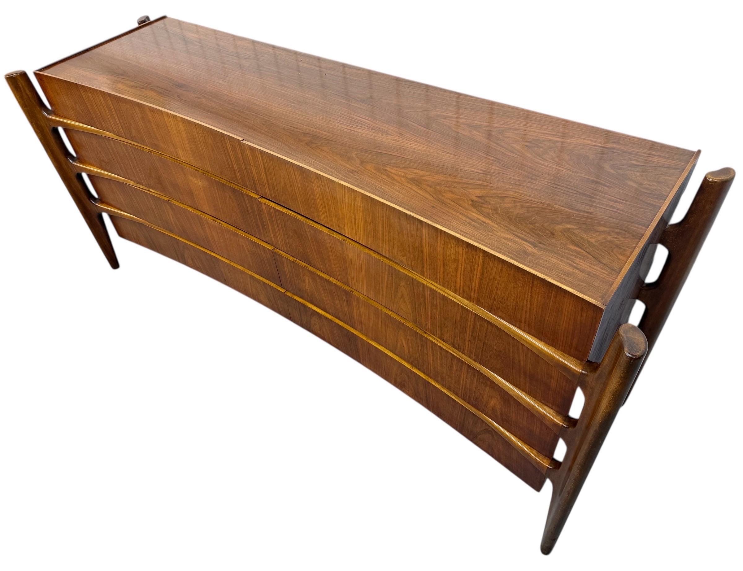 Mid-Century Swedish Modern William Hinn Sculptural Walnut Dresser - Image 3