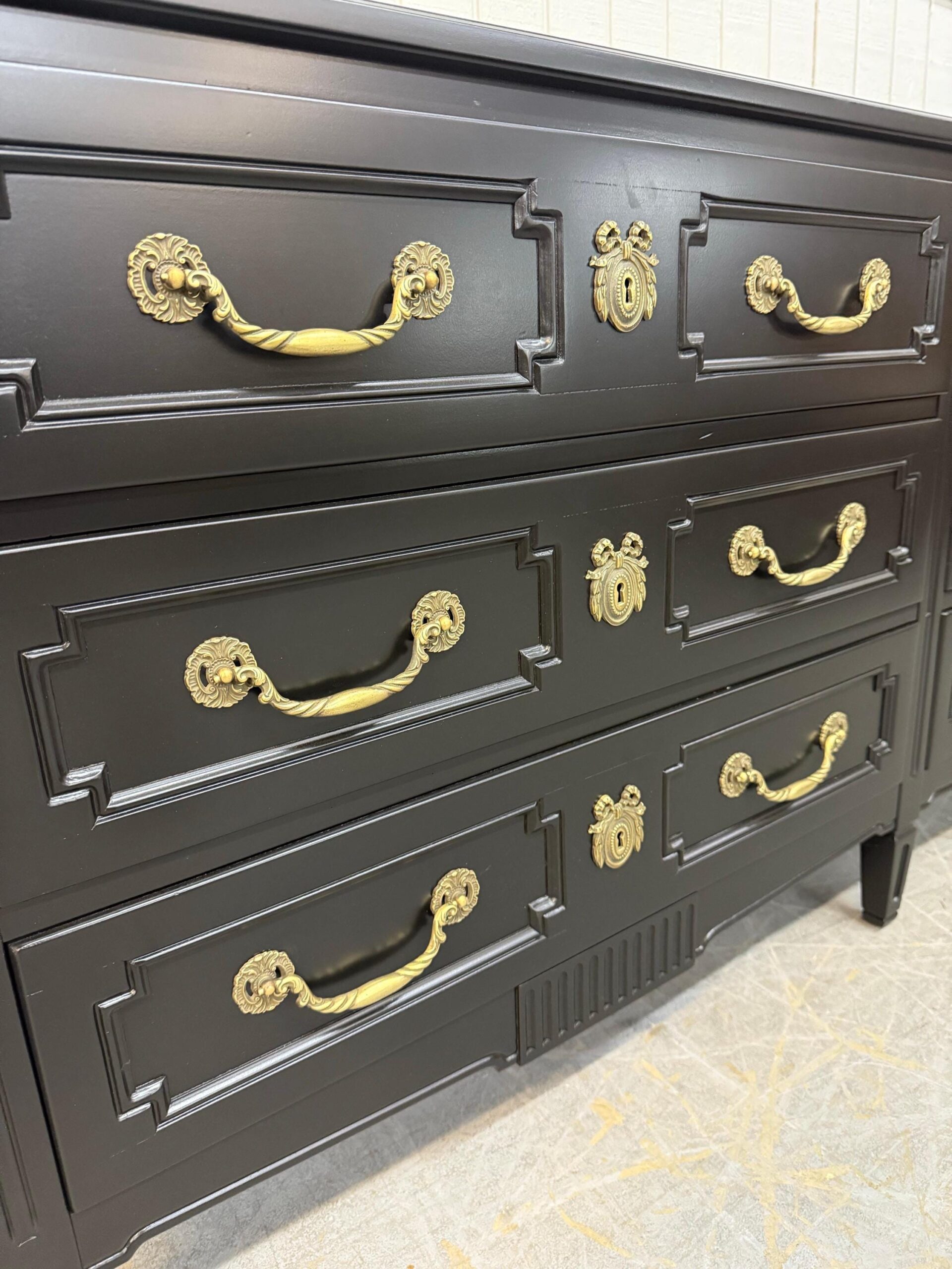 Vintage Henredon Italian Style Black Painted Double Dresser - Image 8