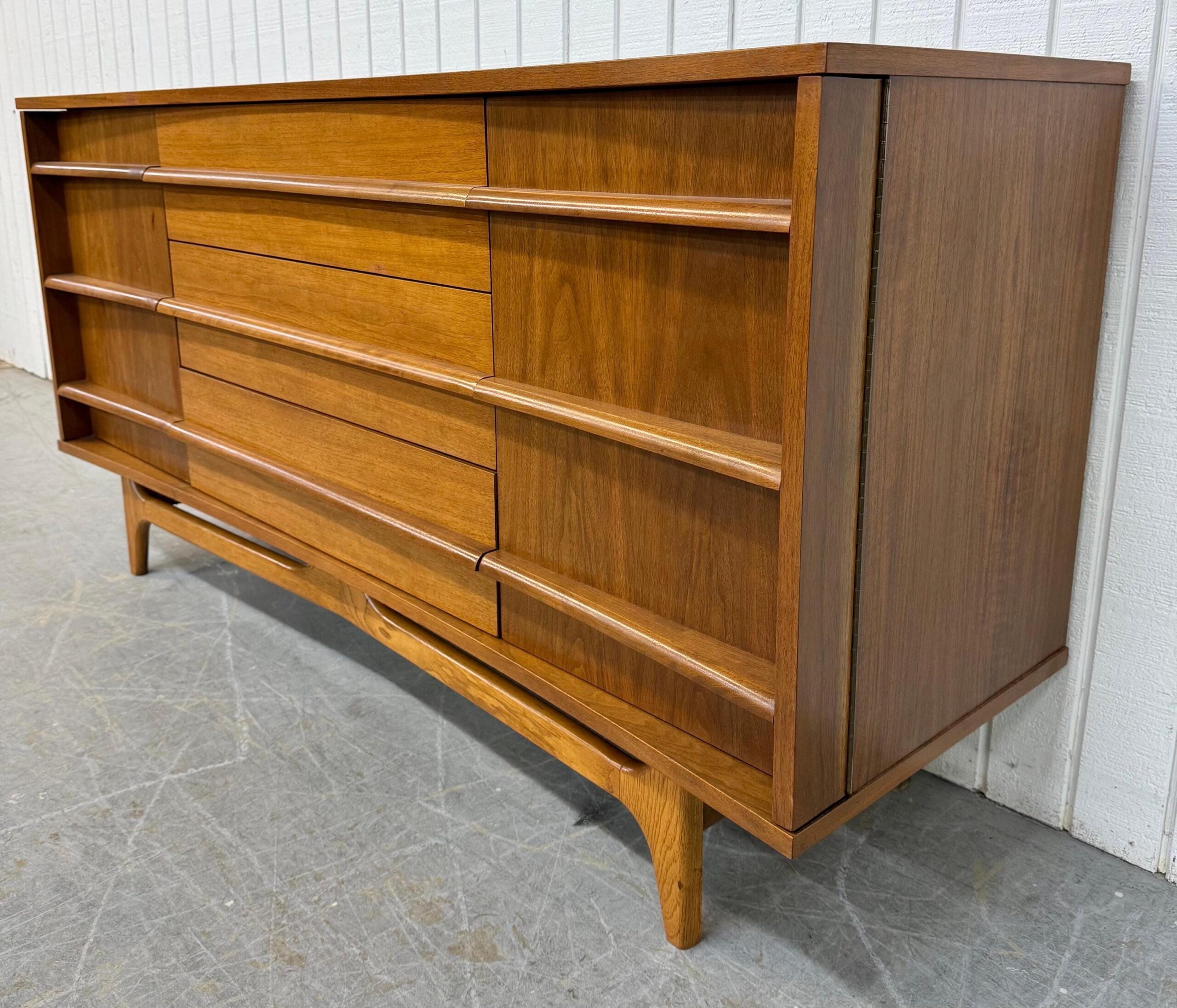 Mid-Century Modern Young Manufacturing Walnut Sideboard - Image 5