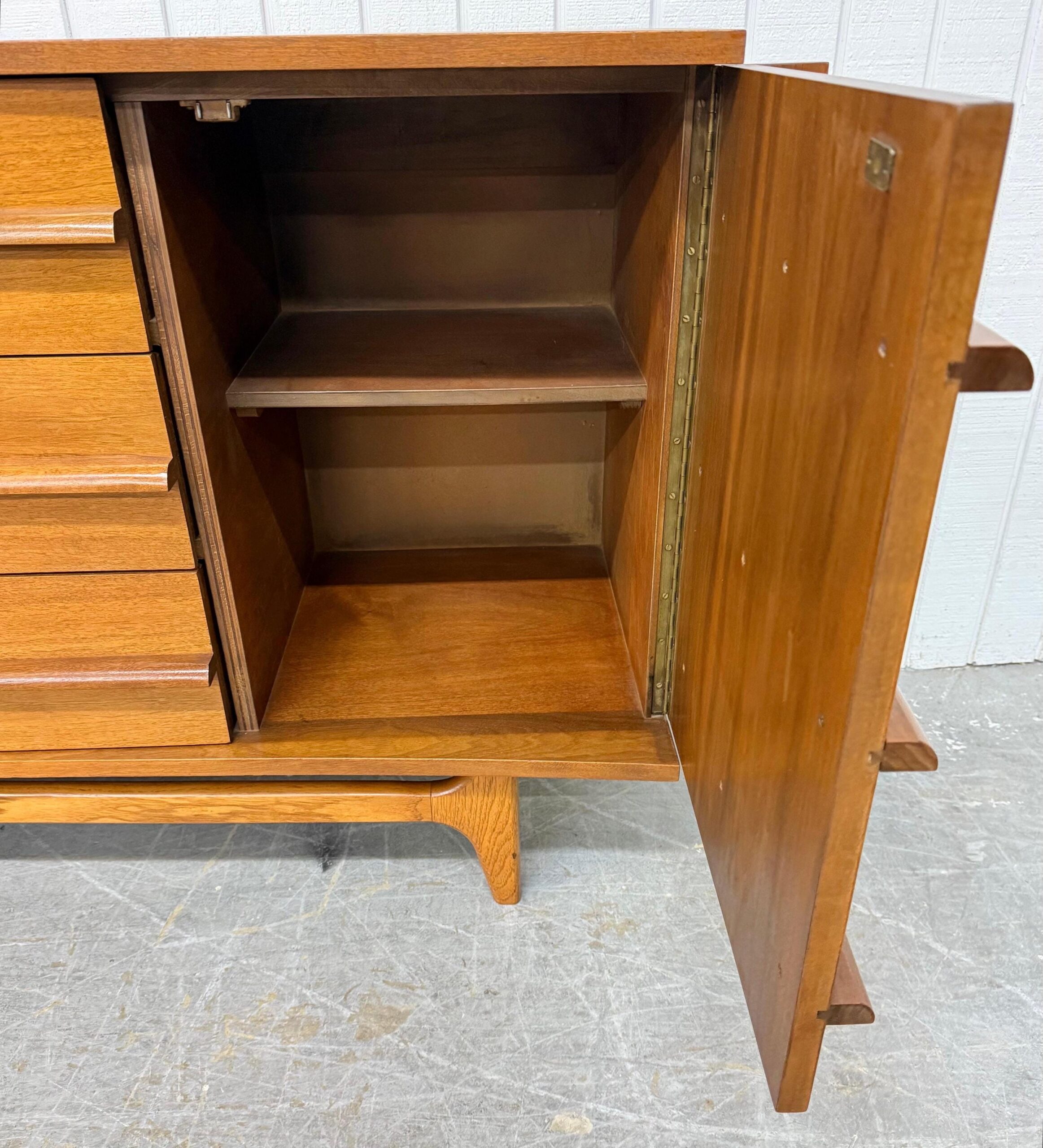 Mid-Century Modern Young Manufacturing Walnut Sideboard - Image 8