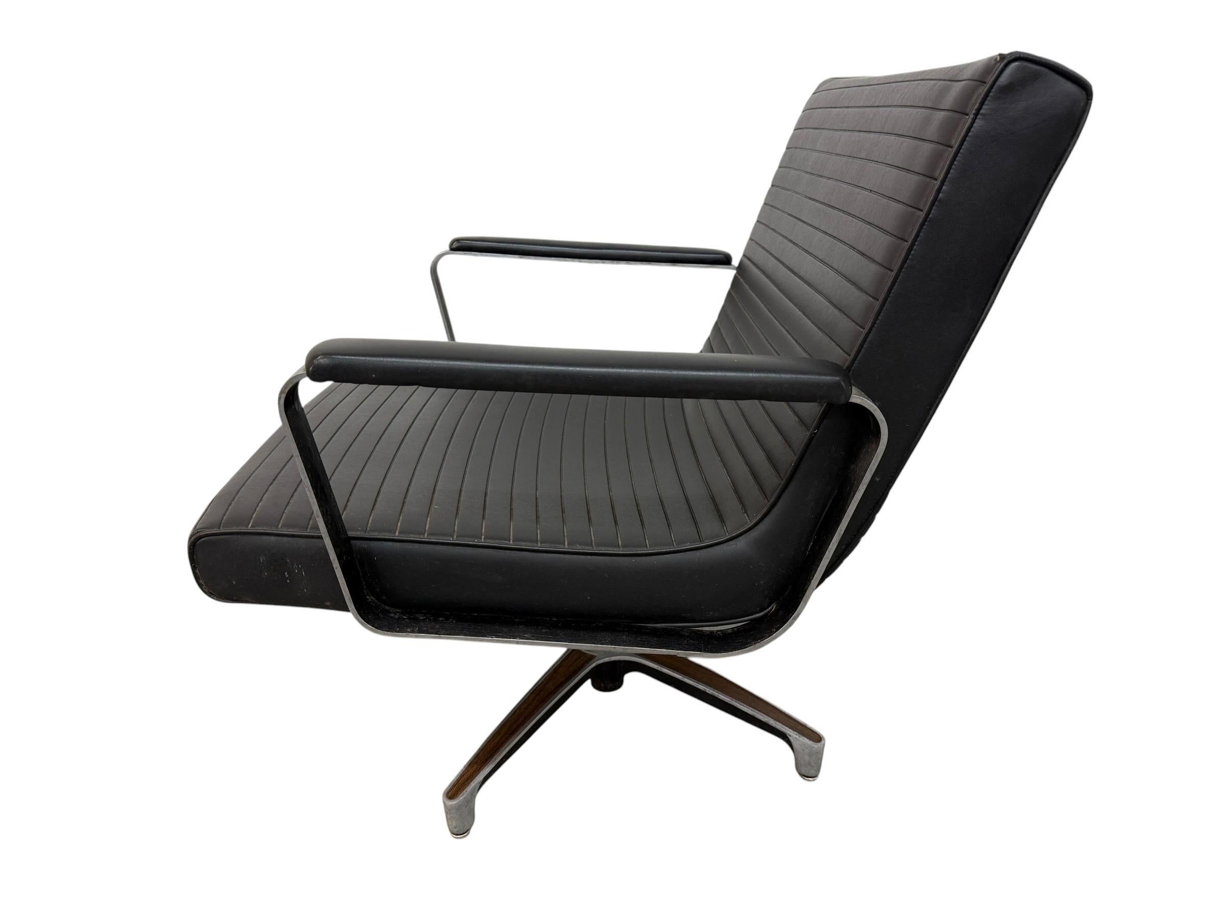 Mid-Century Modern Chromcraft Black Leather Swivel Chair - Image 3
