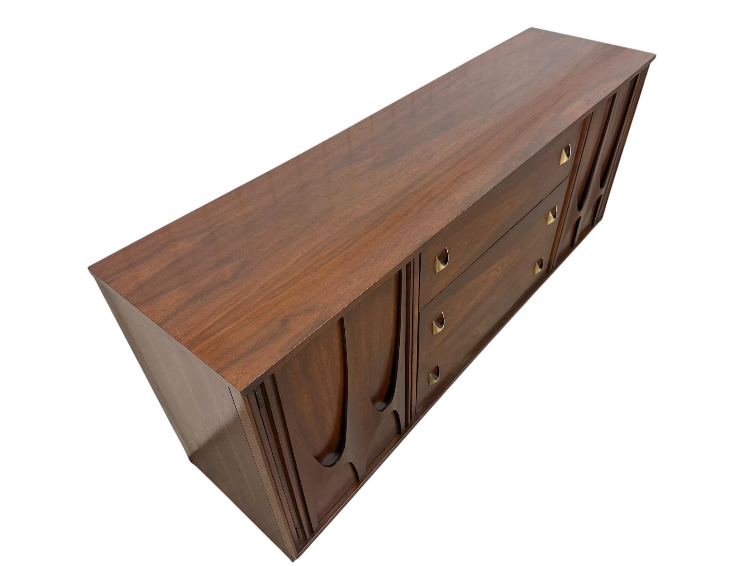 Mid-Century Modern Broyhill Brasilia Walnut Dresser - Image 4