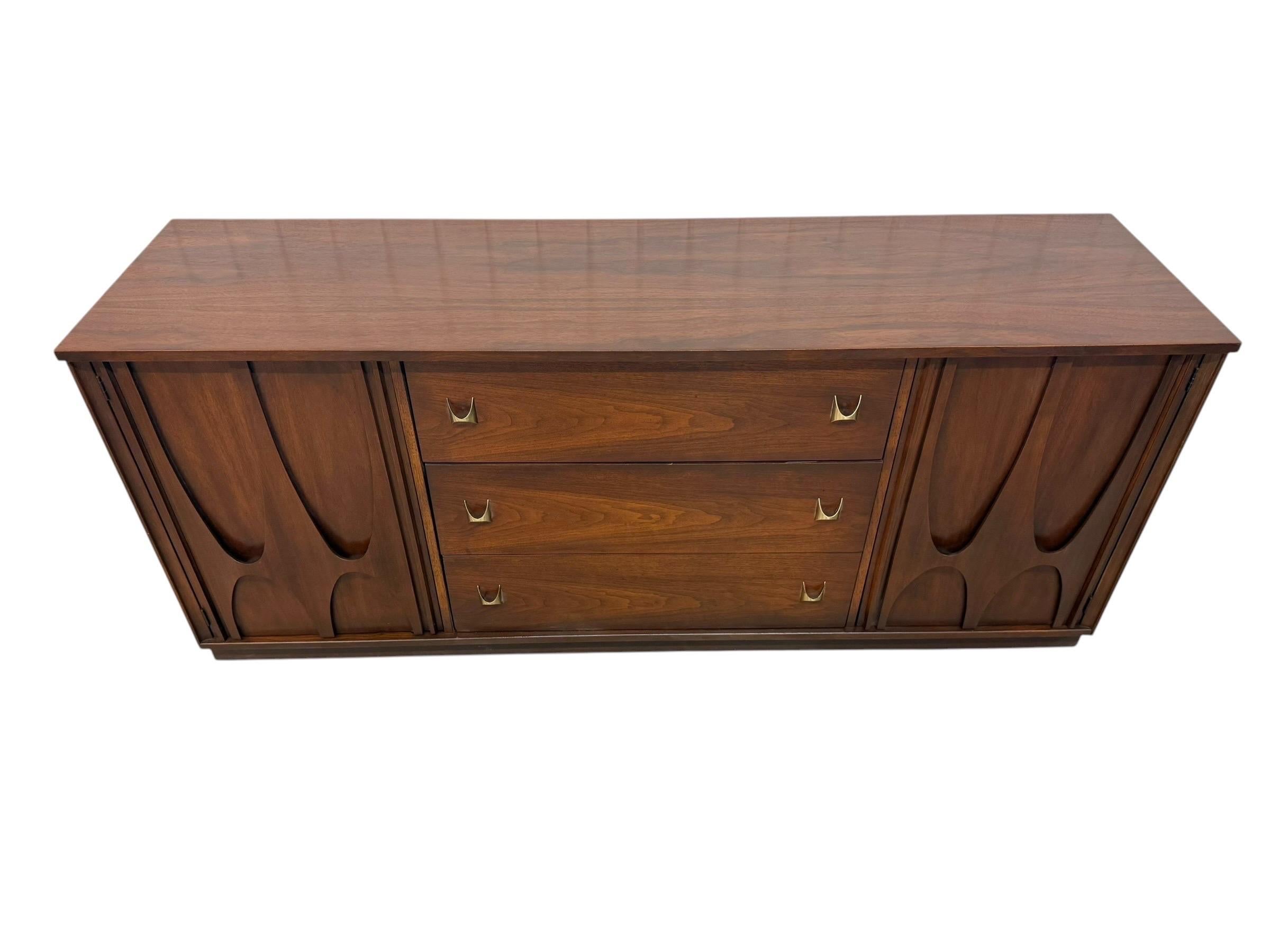 Mid-Century Modern Broyhill Brasilia Walnut Dresser - Image 5