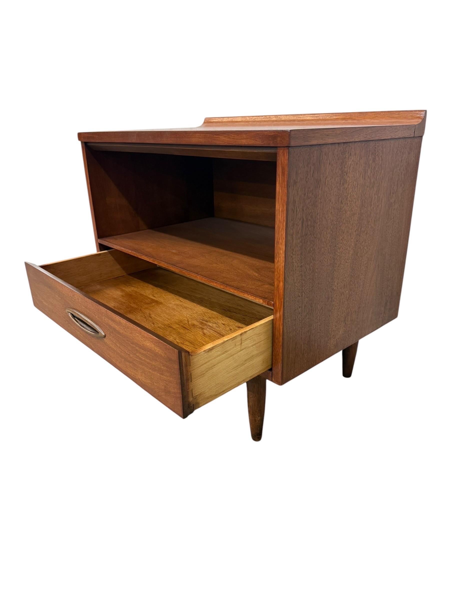 Mid-Century Modern Broyhill Sculptra Walnut Nightstands - Set of 2 - Refinished! - Image 10