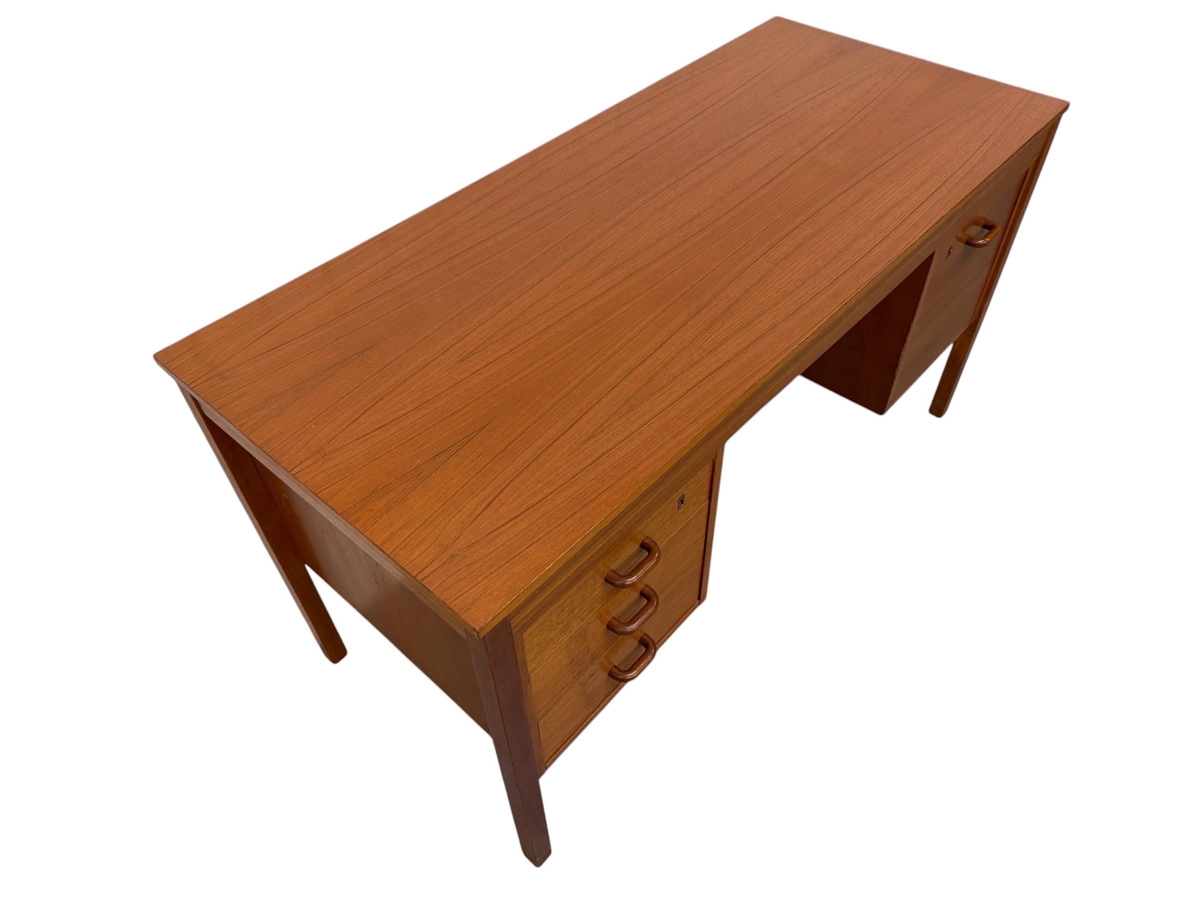 Vintage Danish Modern Teak Writing Desk - Refinished! - Image 4