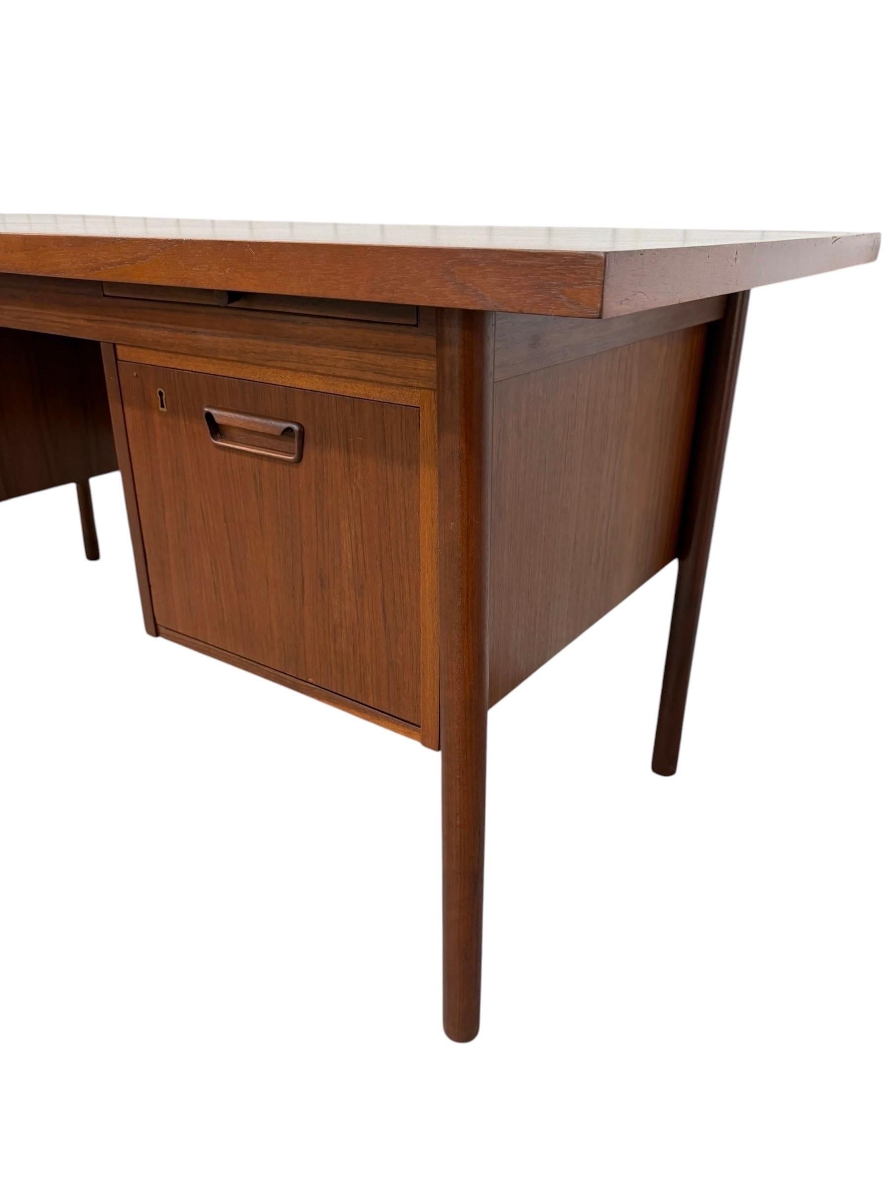 Mid-Century Danish Modern Teak Executive's Desk - Refinished! - Image 3
