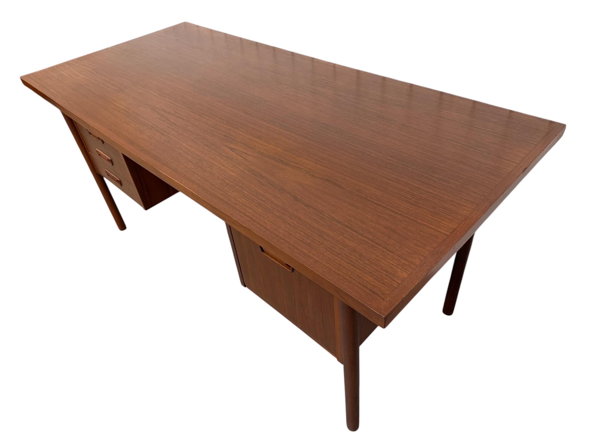 Mid-Century Danish Modern Teak Executive's Desk - Refinished! - Image 5