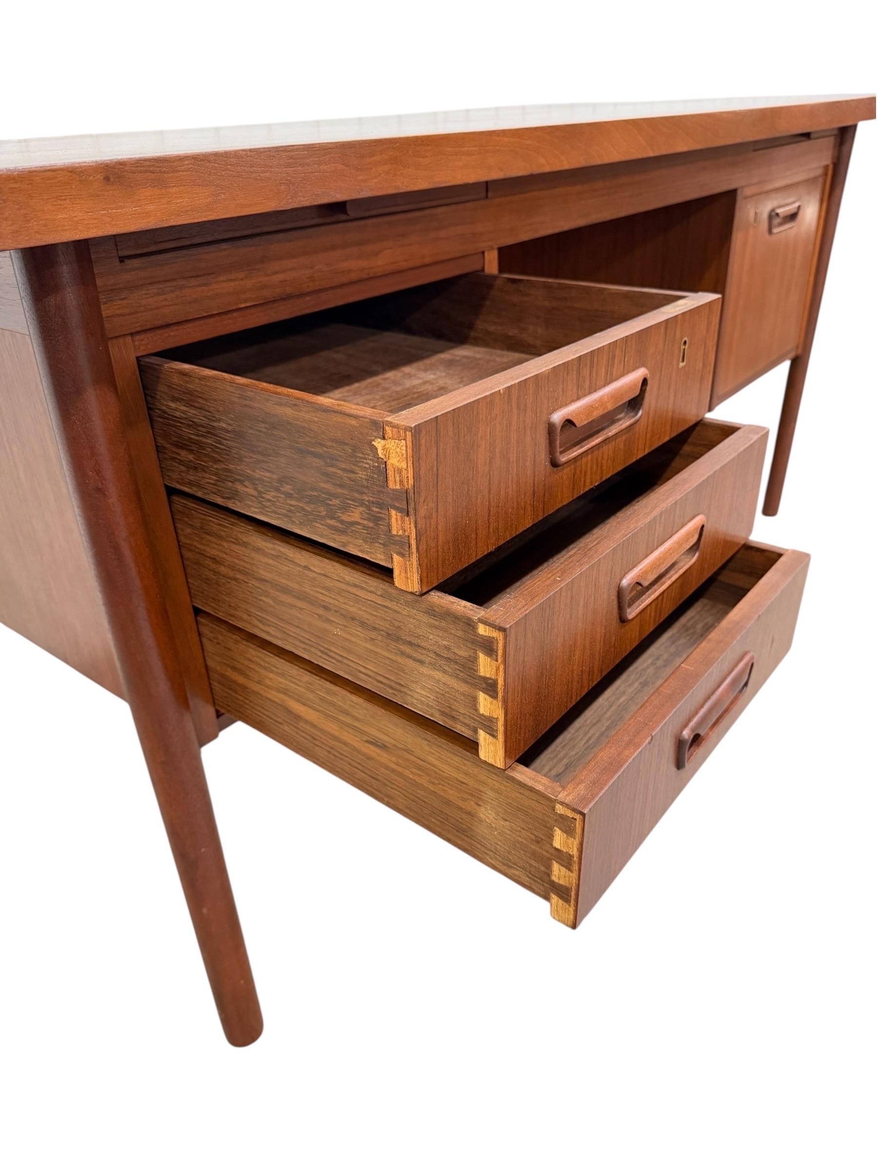 Mid-Century Danish Modern Teak Executive's Desk - Refinished! - Image 6