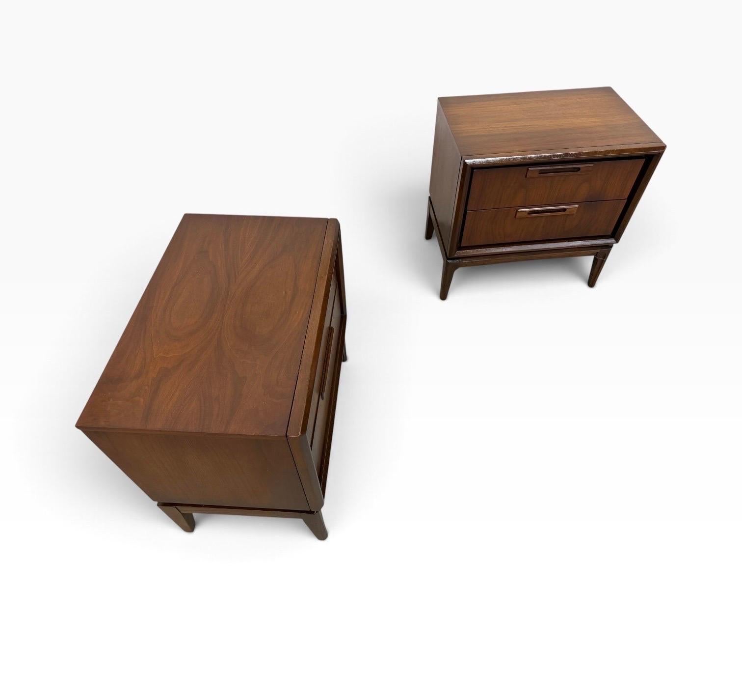 Mid-Century Modern Broyhill 2-Drawer Walnut Nightstands - Set of 2 - Refinished! - Image 4
