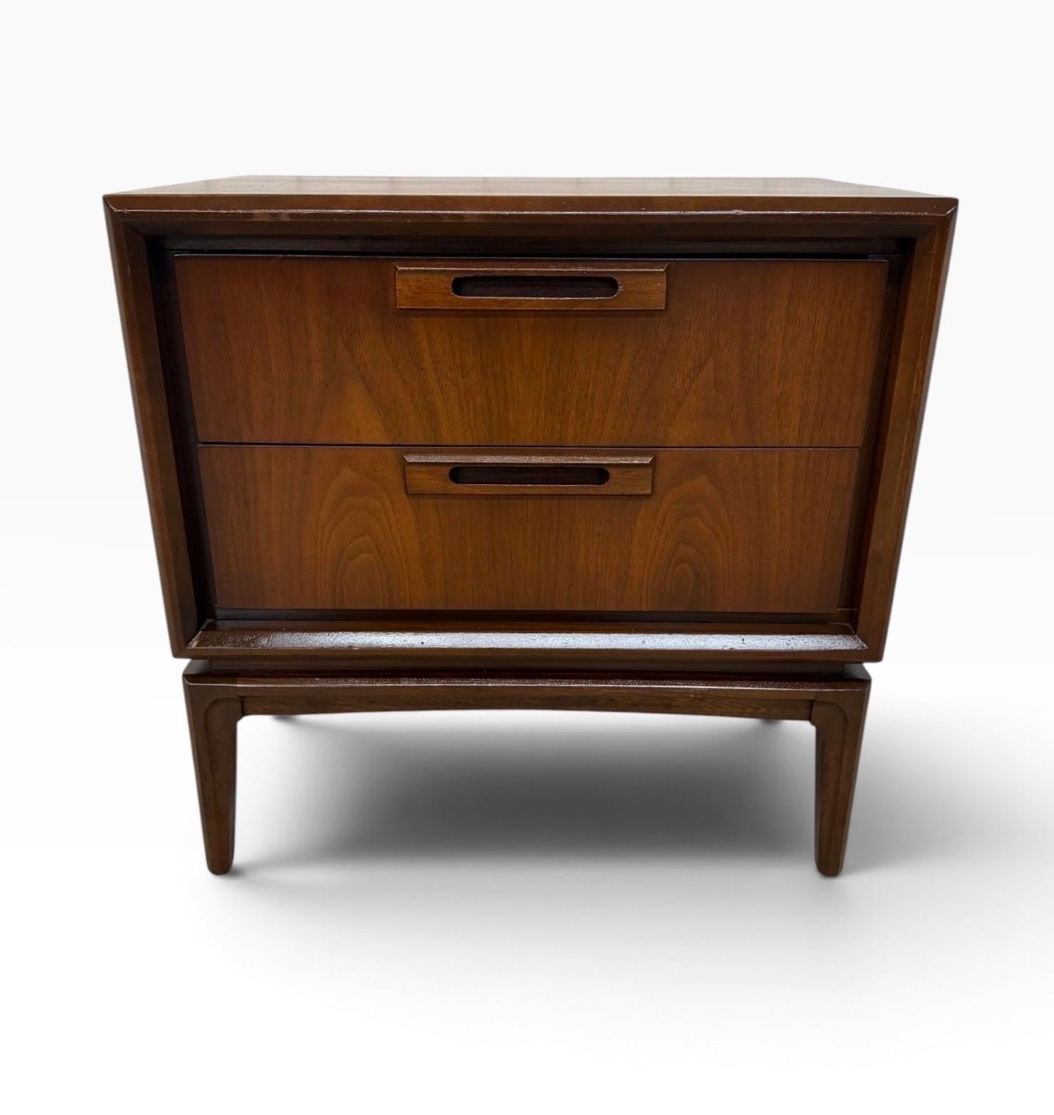 Mid-Century Modern Broyhill 2-Drawer Walnut Nightstands - Set of 2 - Refinished! - Image 7