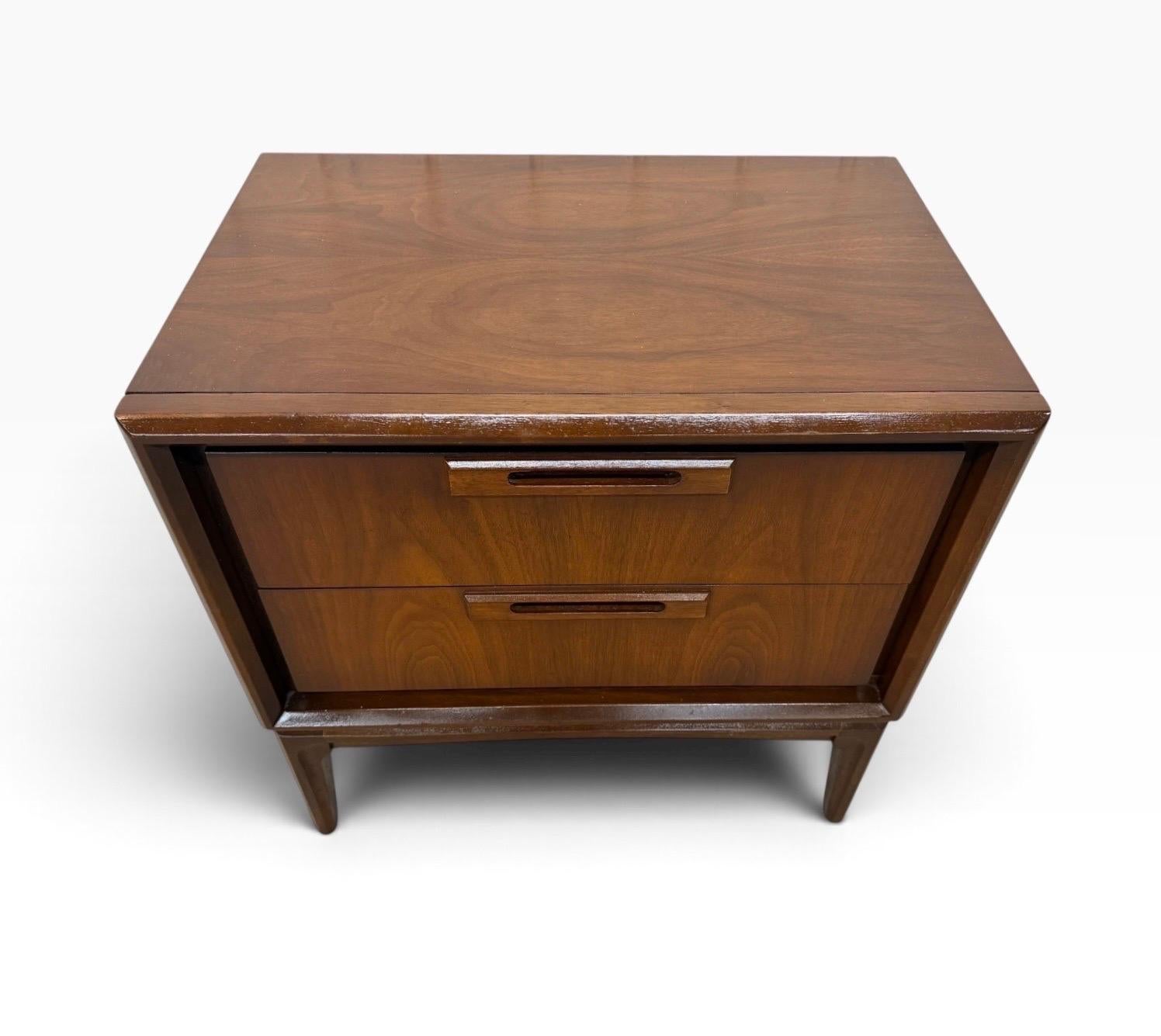 Mid-Century Modern Broyhill 2-Drawer Walnut Nightstands - Set of 2 - Refinished! - Image 8