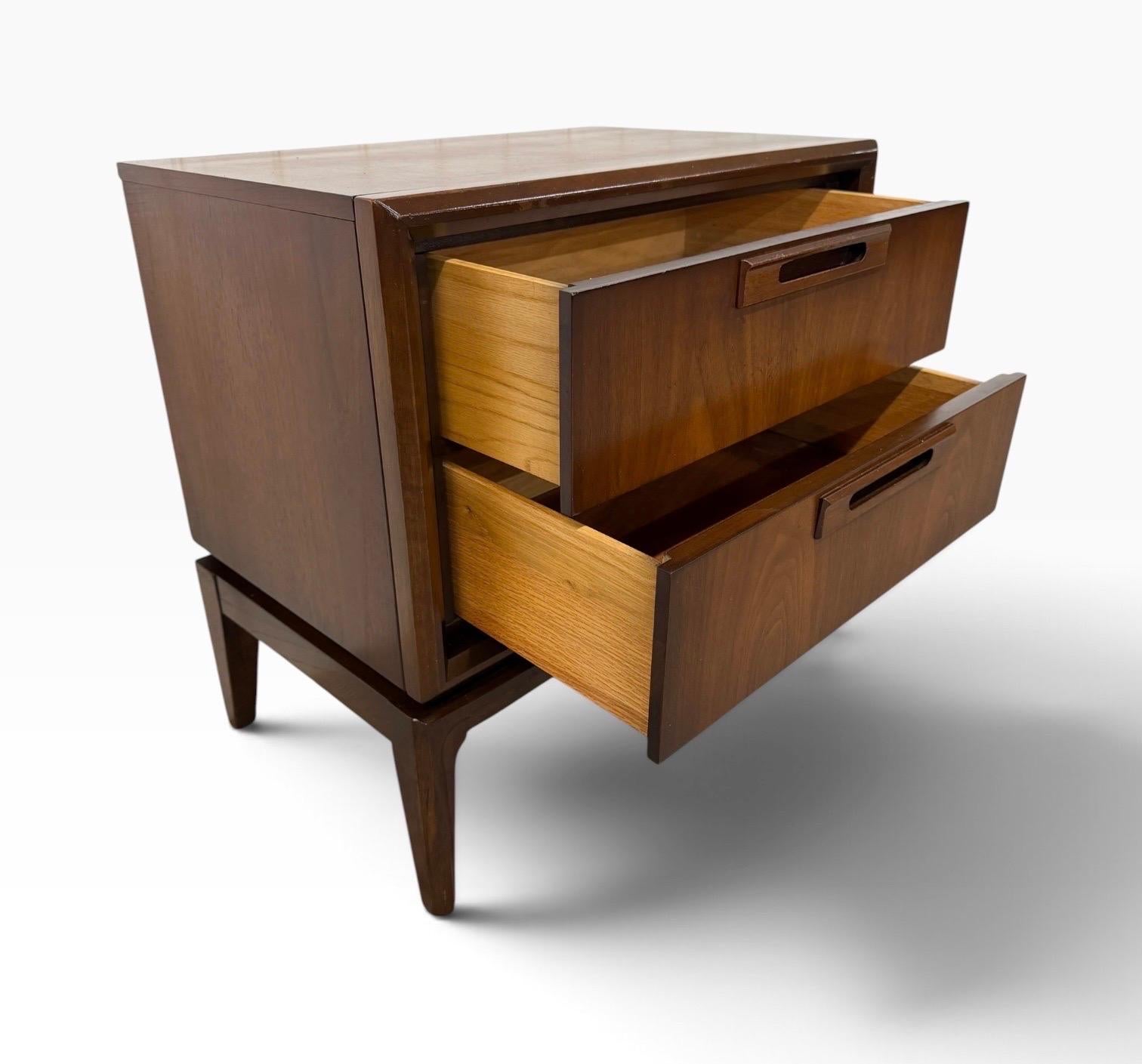 Mid-Century Modern Broyhill 2-Drawer Walnut Nightstands - Set of 2 - Refinished! - Image 9