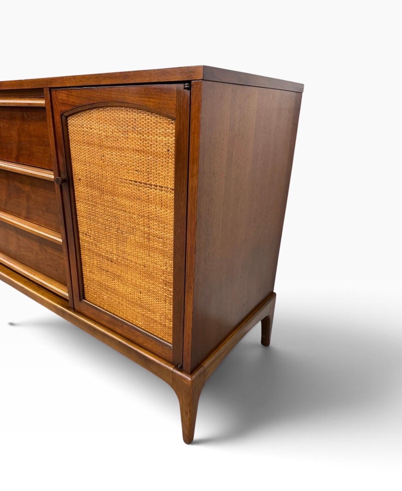 Mid-Century Modern Lane Rhythm Walnut Sideboard - Refinished! - Image 3