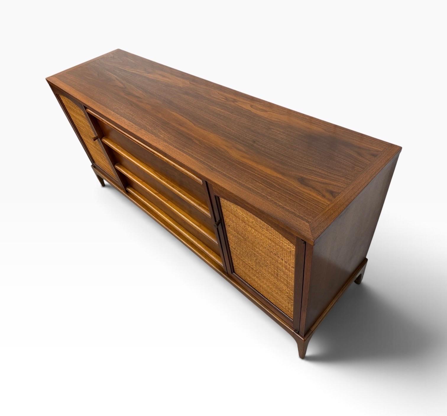 Mid-Century Modern Lane Rhythm Walnut Sideboard - Refinished! - Image 5