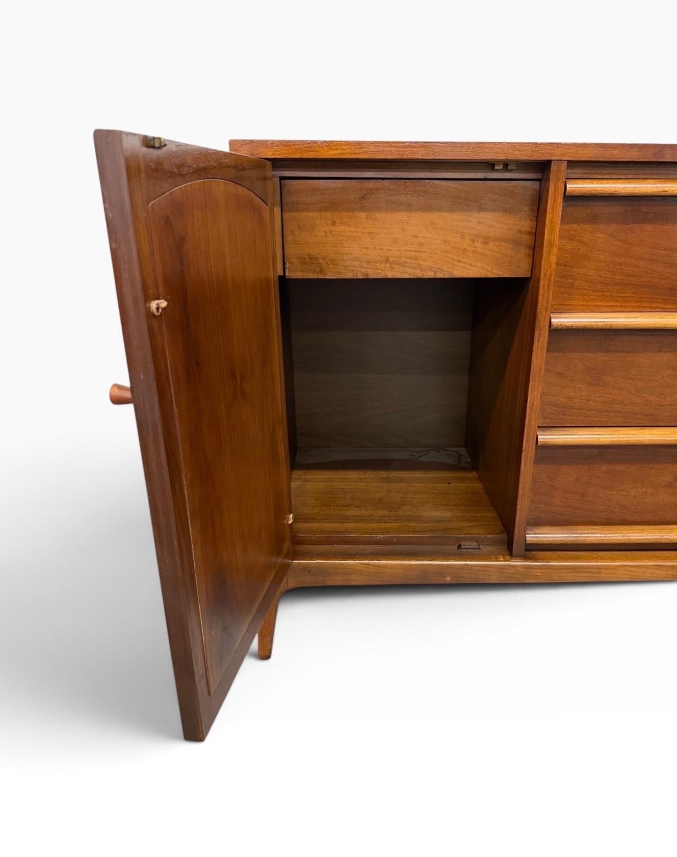 Mid-Century Modern Lane Rhythm Walnut Sideboard - Refinished! - Image 6
