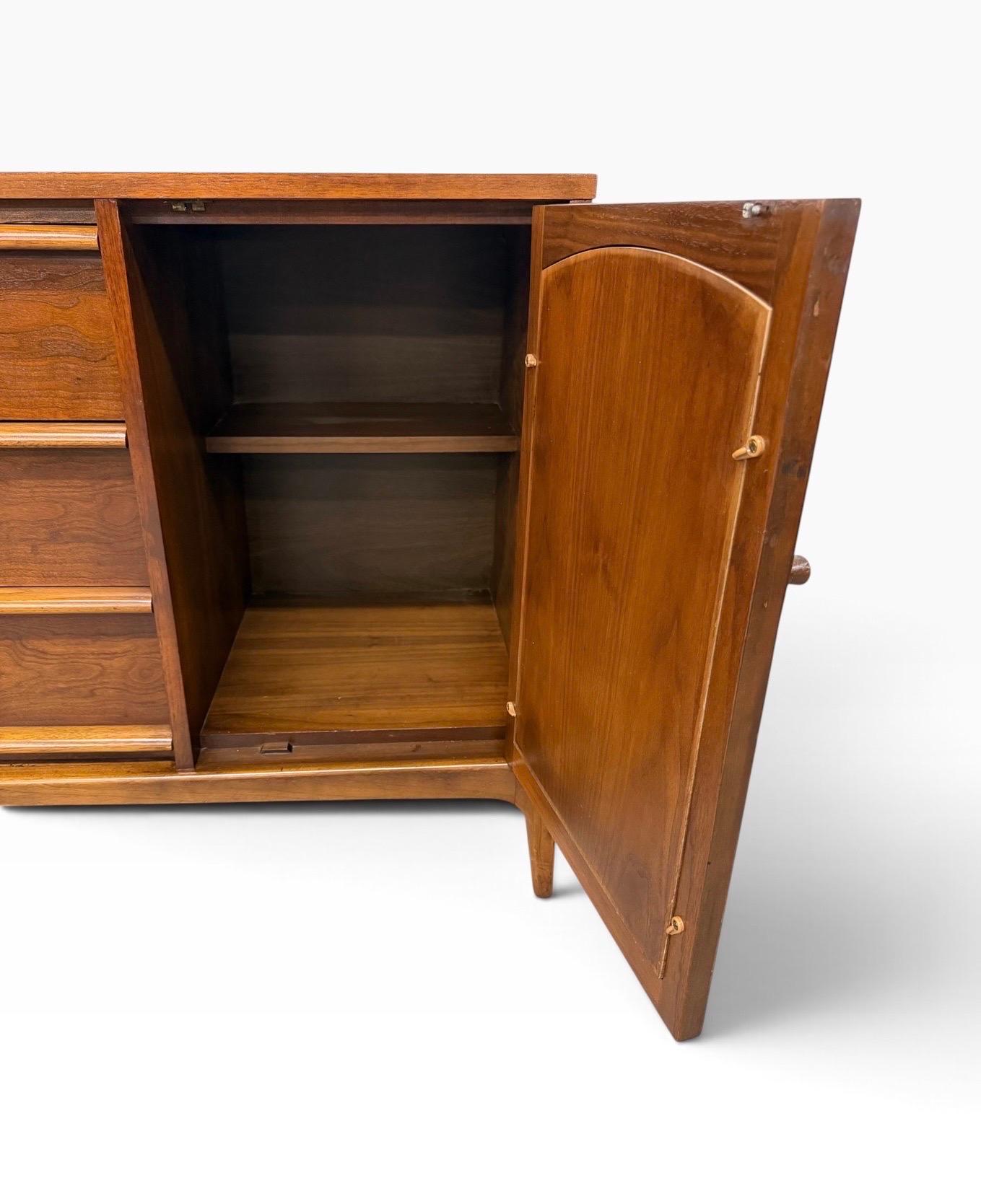 Mid-Century Modern Lane Rhythm Walnut Sideboard - Refinished! - Image 9