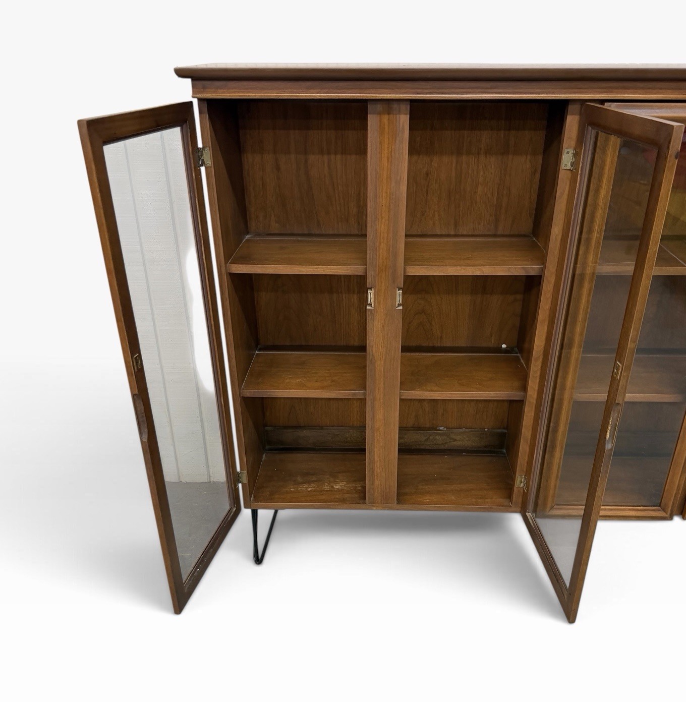 Mid-Century Modern 4-Door Walnut Display Cabinet Hairpin Legs - Image 4