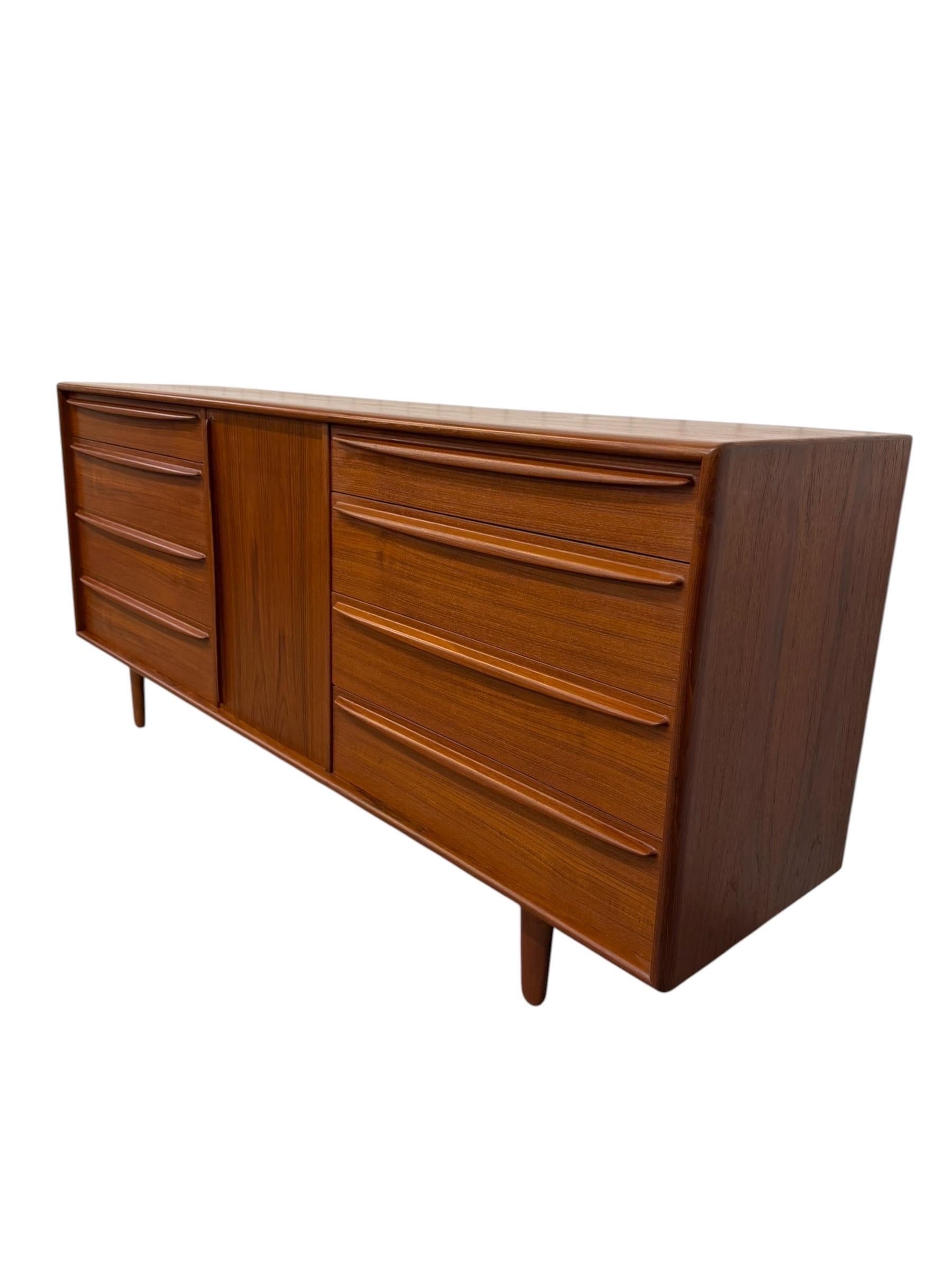 Mid-Century Danish Modern Teak 9-Drawer Dresser - Refinished! - Image 3