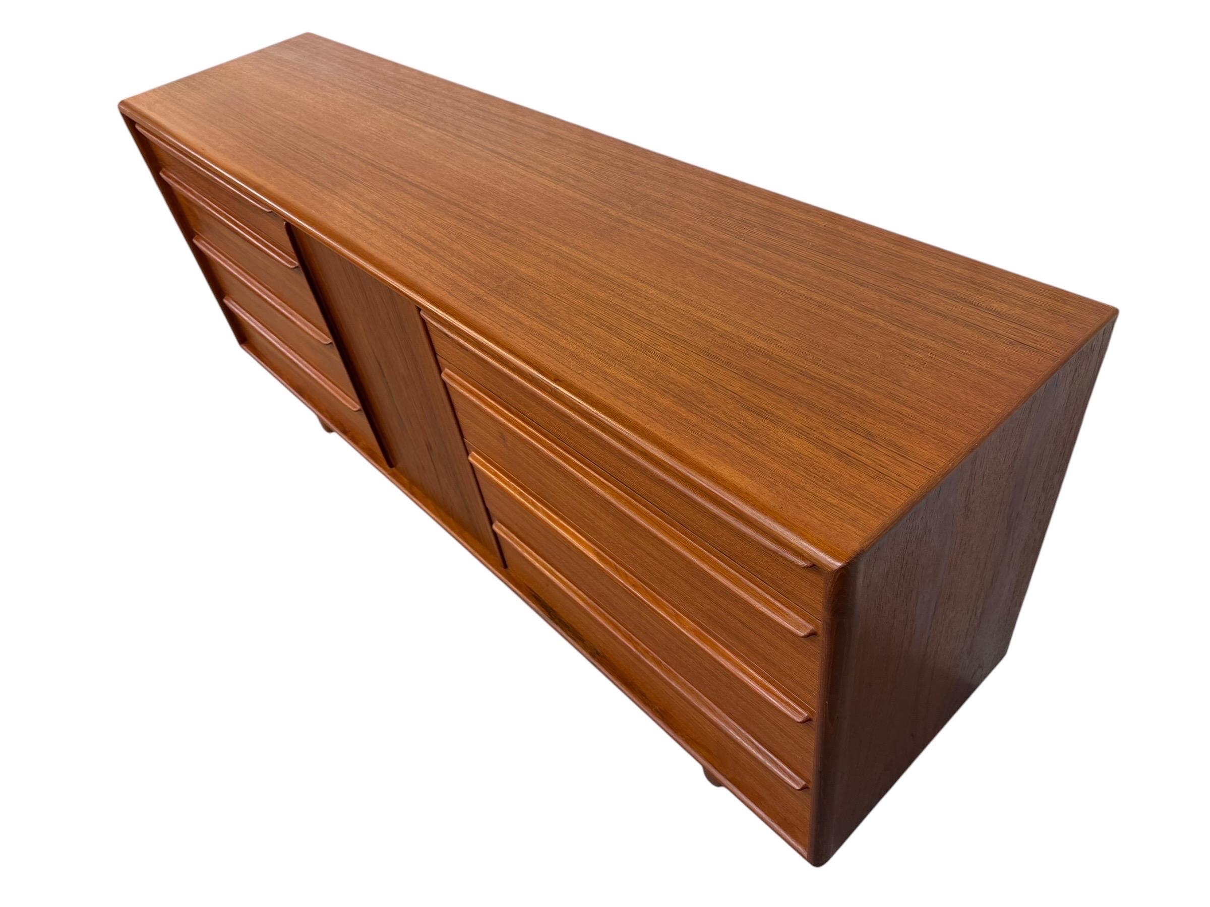 Mid-Century Danish Modern Teak 9-Drawer Dresser - Refinished! - Image 5
