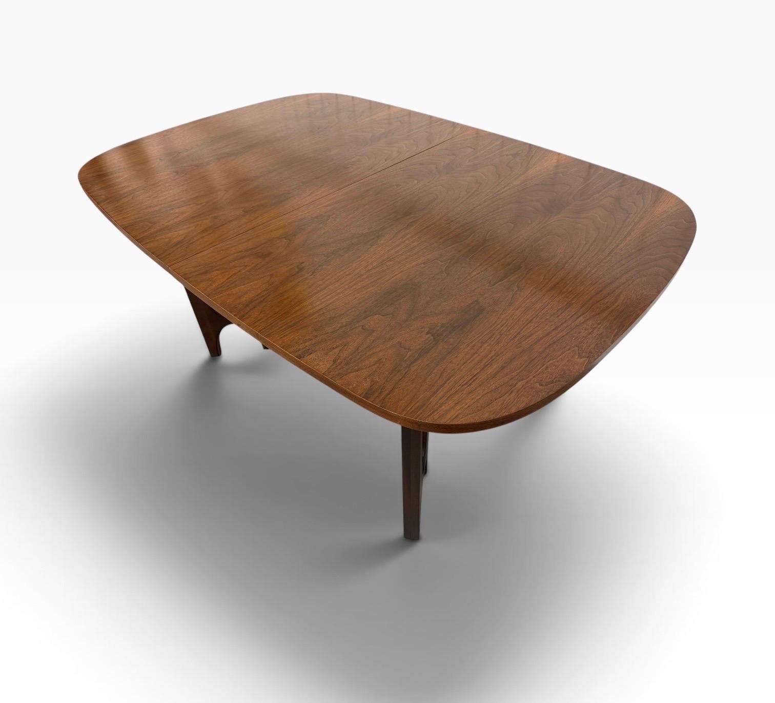 Mid-Century Modern Broyhill Brasilia Sculpted Walnut Dining Table - Refinished! - Image 4