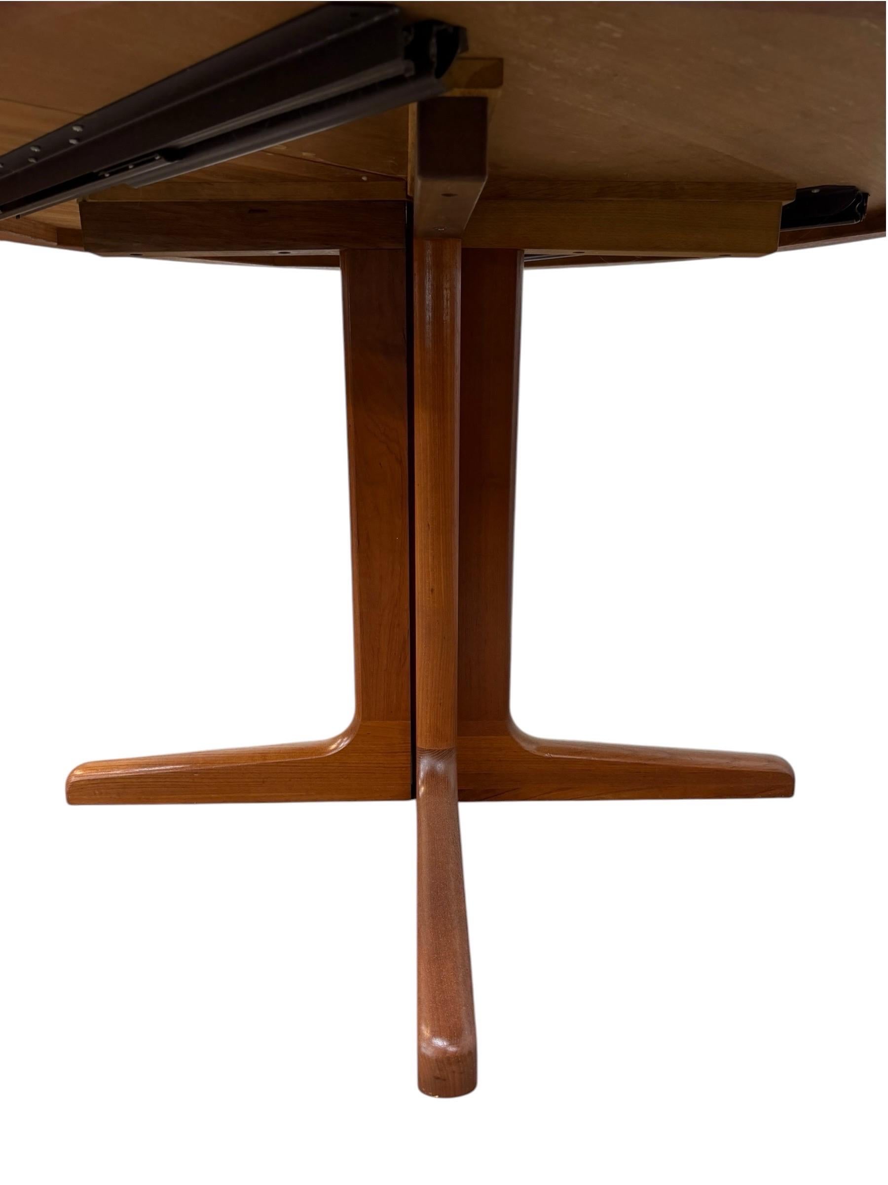 Vintage Danish Modern Round Teak Dining Table - Refinished! - Image 7